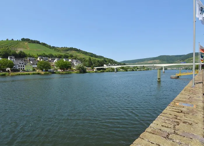 아파트 In Near Mosel River & Vineyards *